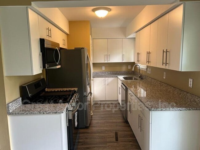 Photo - 1088 Studebaker Ave