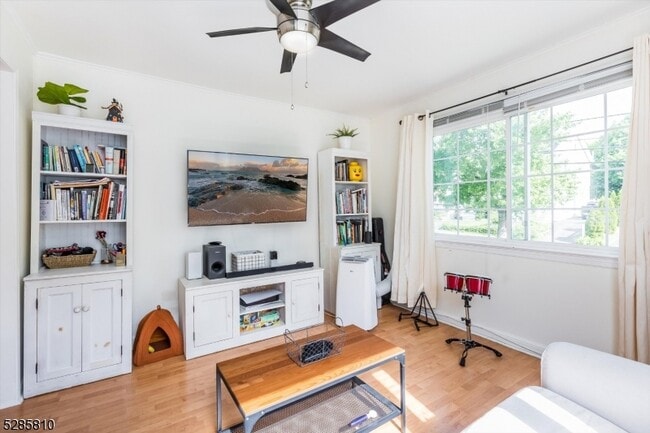 Photo - 33 Linden Ave