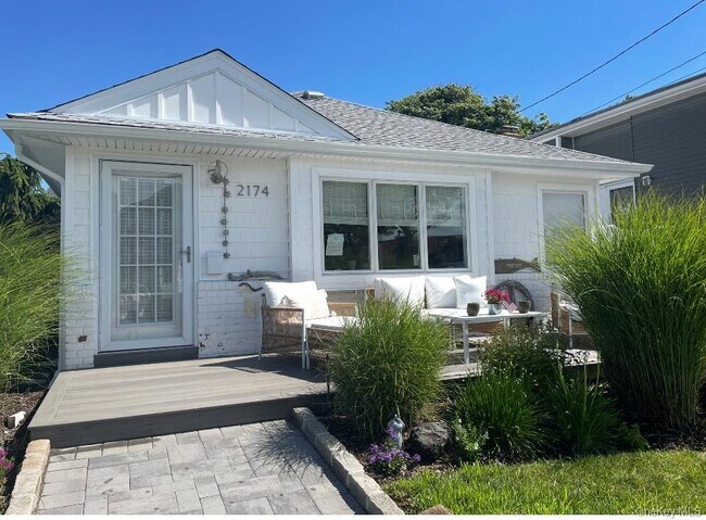 Photo - 2174 Bay Blvd