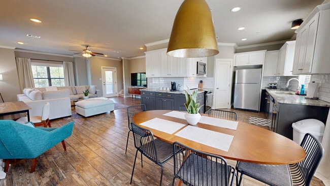 Photo - 636 Clay St Unit ID1328091P