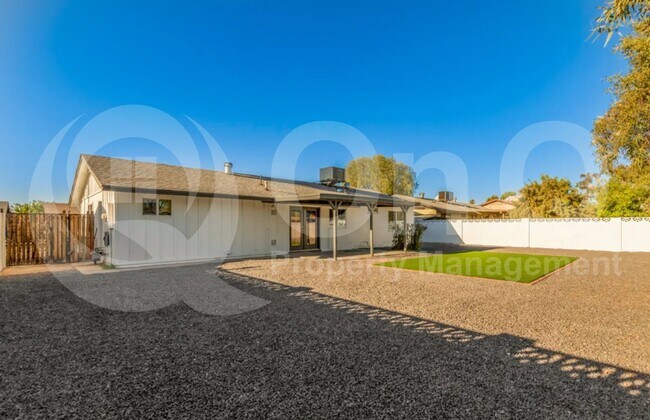 Building Photo - 8823 W Turney Ave