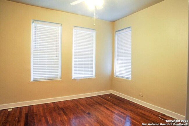 Photo - 2 Bedroom/1 Bath Alamo Heights Subdivision