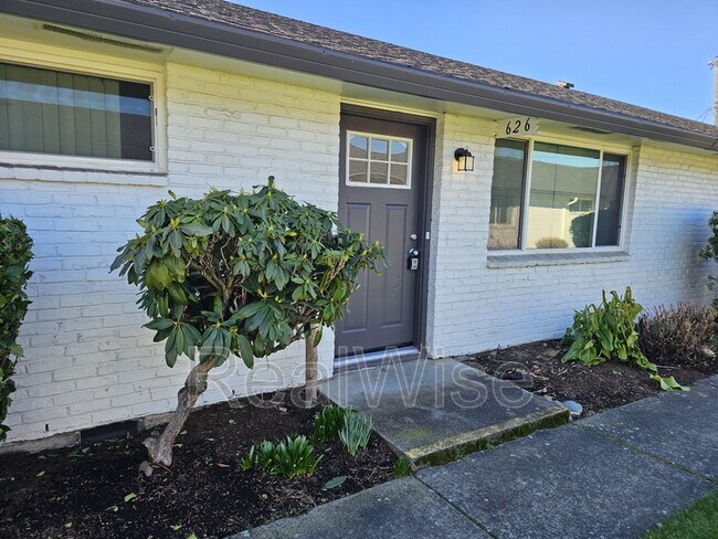 Photo - 626 NE Anderson St