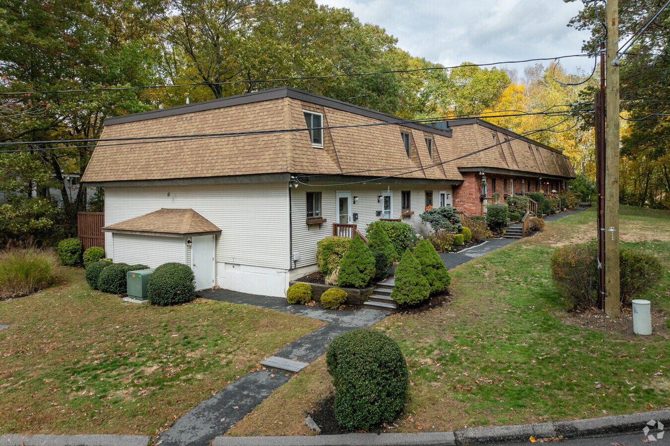 Primary - Woodridge Condominiums