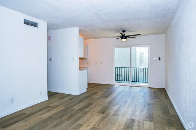 1BR, 1BT - 750SF - Gardens At Westgate