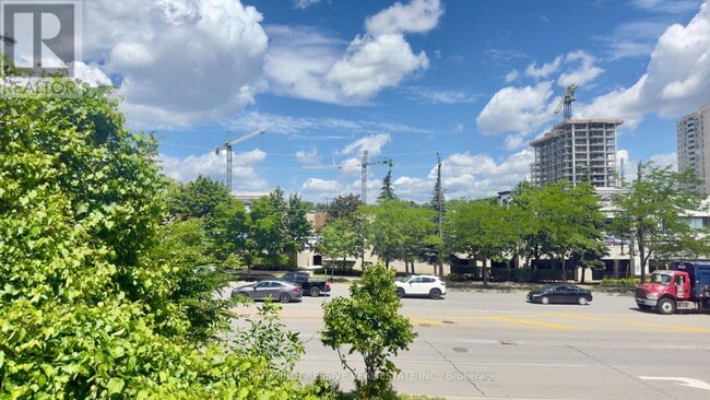 Photo - 589 Sheppard Ave E