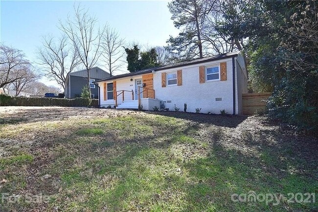 Photo - Remodeled 3 bed, 2 bath home in Plaza-Shamrock!