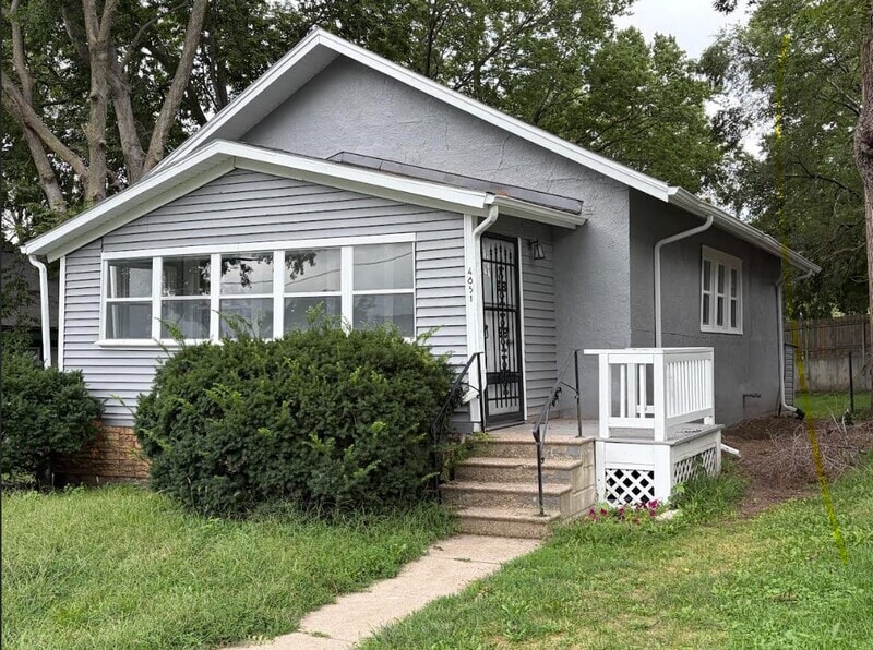 Photo - 4851 Hillside St