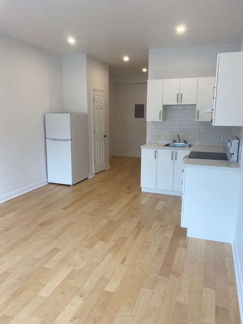 Photo - 5497A Av. Victoria Unit 103