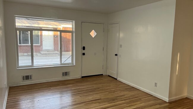 Photo - 931 W Fremont Ave