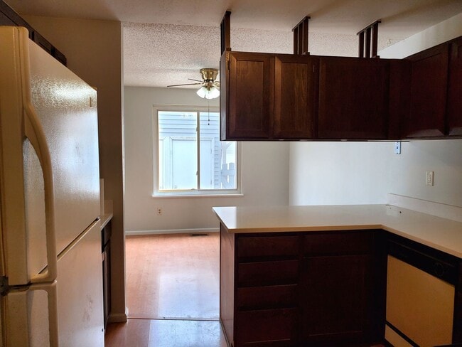 Photo - FANTASTIC 2 BEDROOM TOWNHOUSE IN THORNTON, AVAILABLE NOW!!!