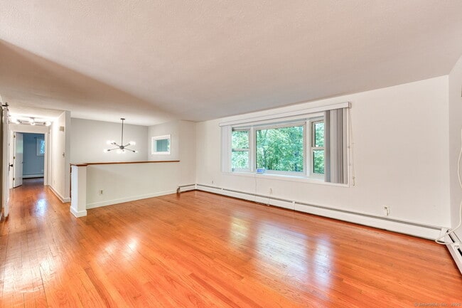 Photo - 16 Westgate Ln