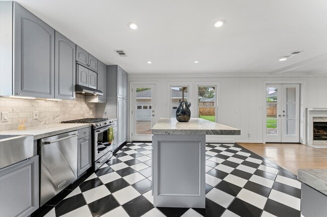 Photo - 6158 Burgoyne Rd