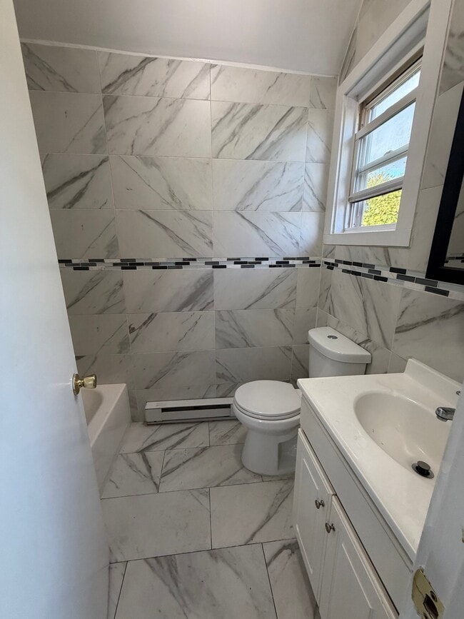 30 Gladstone Ave Unit 3