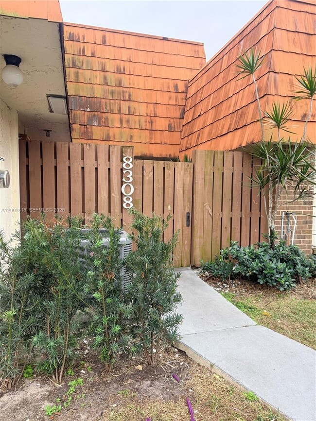 Photo - 8308 N Coral Cir