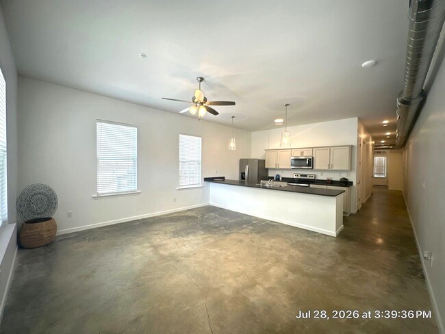 Building Photo - 78 N Rembert St Unit 78 Rembert 102