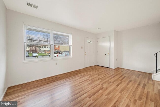 Building Photo - 105 Cameron St