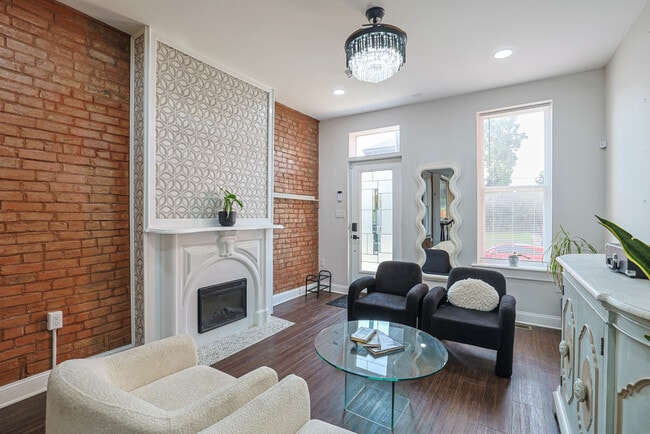Photo - 916 Findlay St