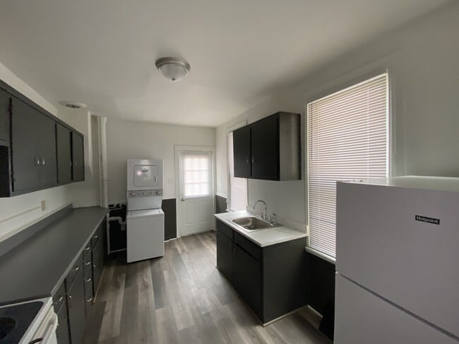 Photo - 648 W College Ave