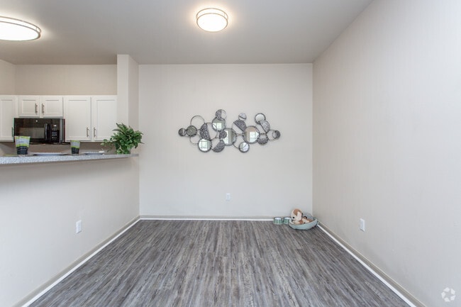 2 Br, Dining Room