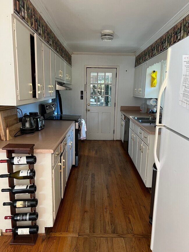 Photo - 640 Collingwood Dr