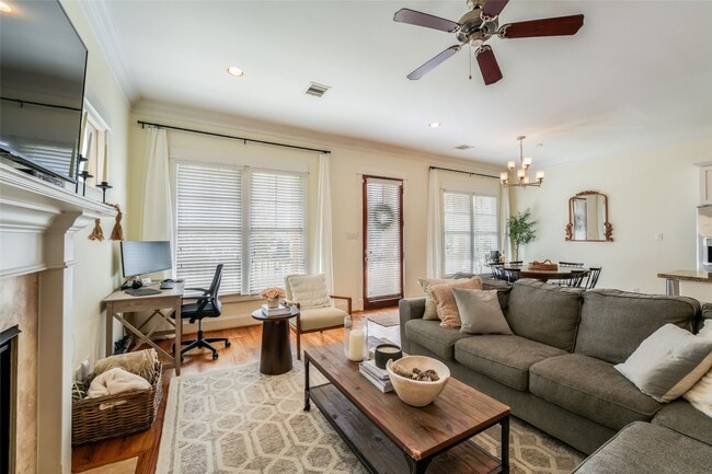 Photo - 1301 W 25th St