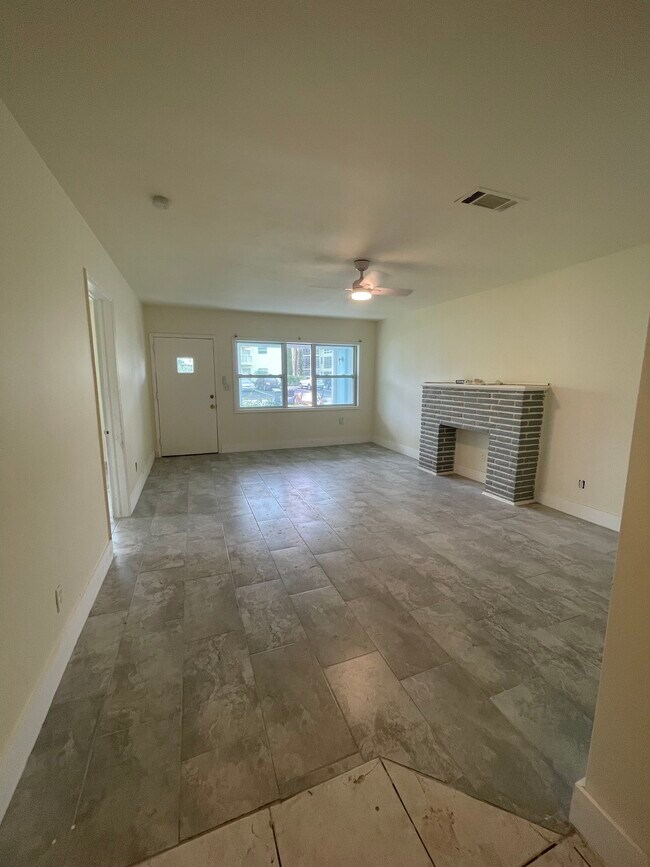 Photo - 2194 Ponce de Leon Cir