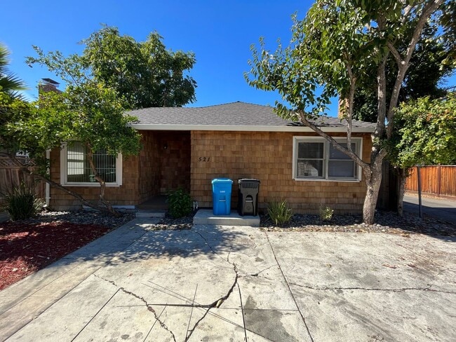 Photo - Great Student Housing.  3bd (Has been converted to 4 bedroom in past) 3bath house a block and a h...