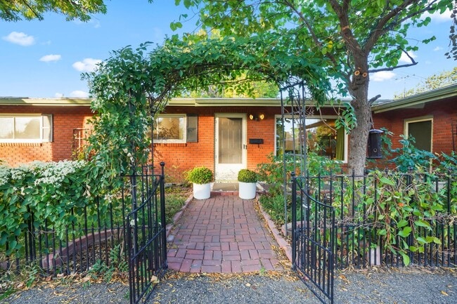 3bd/2ba Home on Large Private Lot - 3bd/2ba Home on Large Private Lot