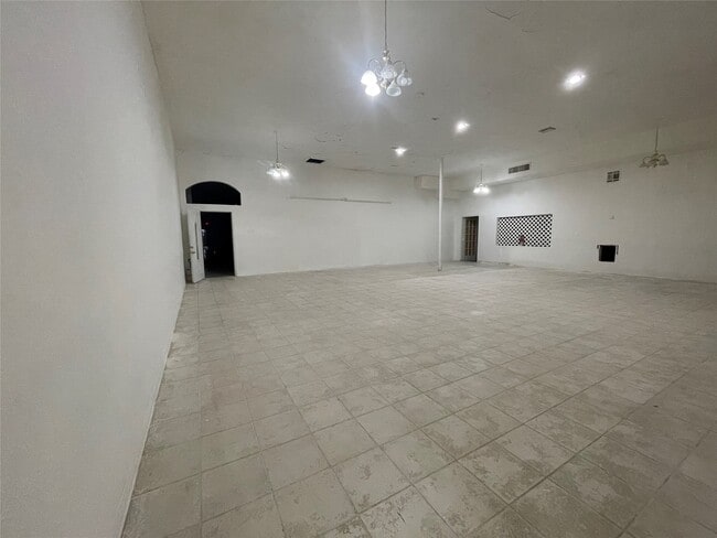 Photo - 2900 Luell St
