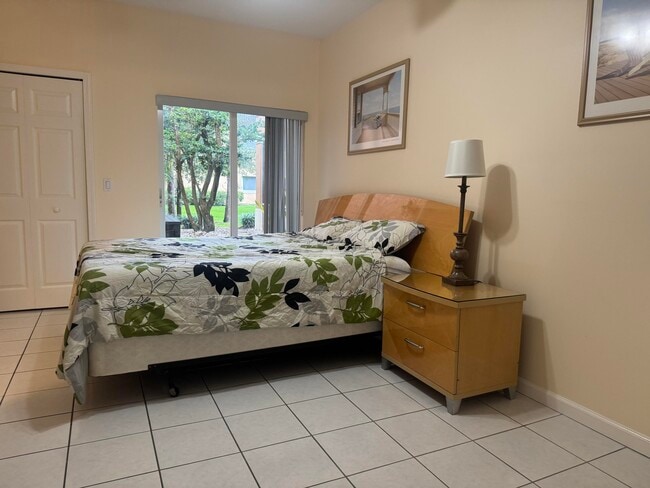 Photo - 8235 Mulligan Cir Unidad B Side