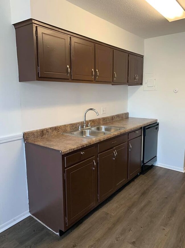 Updated Kitchen - Beech Tree Glen Apartments