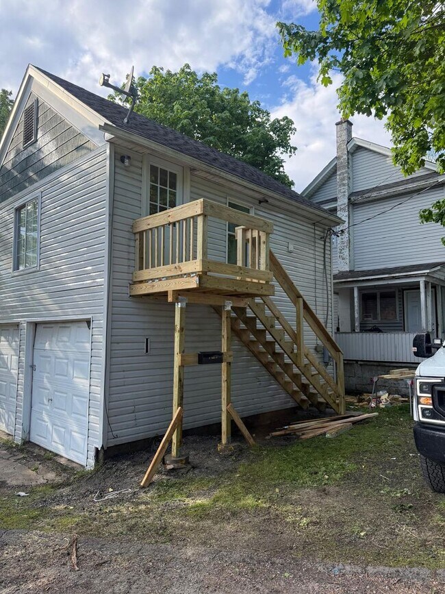Building Photo - Cozy Remodeled 1-Bedroom Home Available Now in Carbondale