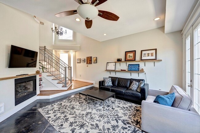 Photo - 511 W 22nd St