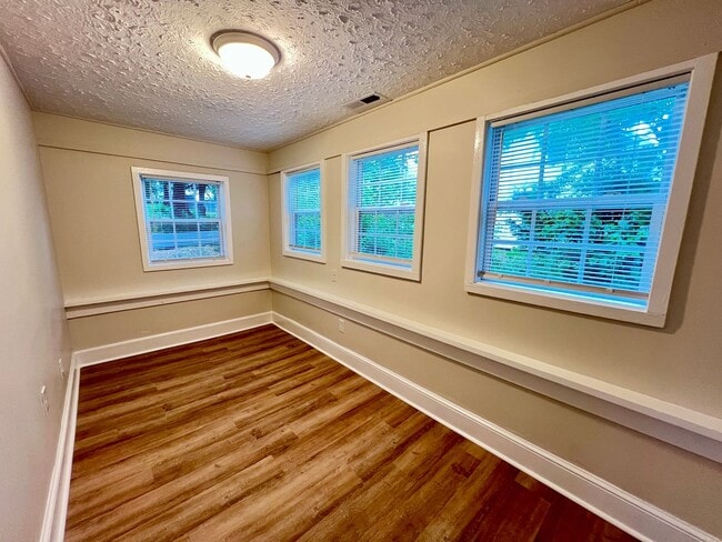 Photo - Classic Comfort on North Washington Street!