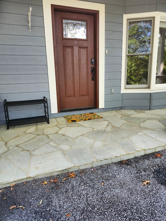 Photo - 524 Stornoway Dr