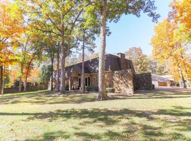 Photo - 3 Bed / 4.5 Bath - 3902 sq. feet!