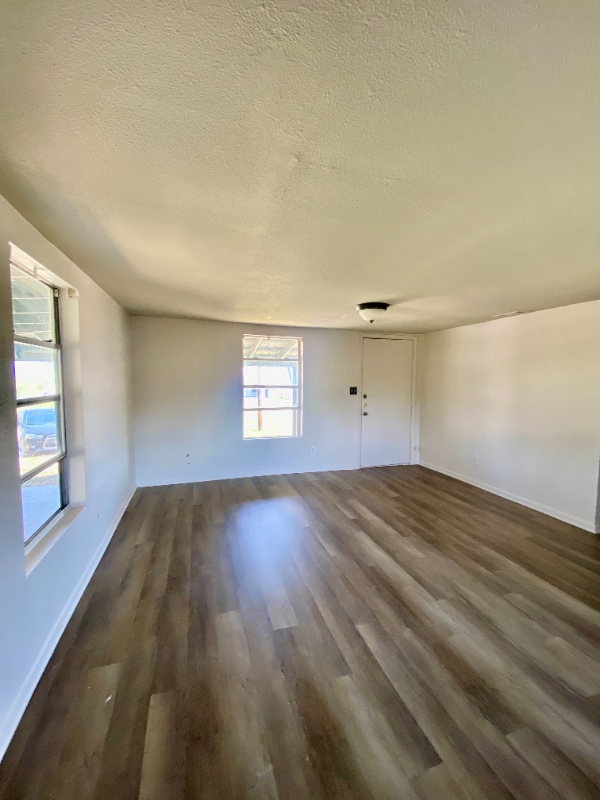 Photo - 415 Jasmine Ln