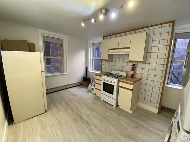 Building Photo - 16 Henchman St Unit 3F Rental