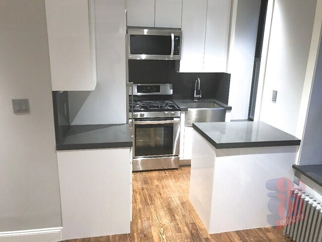 Building Photo - 20 Prince St