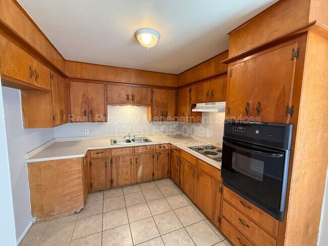 Photo - 2121 73rd St