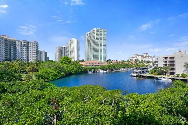 Building Photo - 19999 E Country Club Dr Unit 1406 Rental