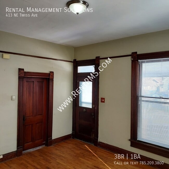 Photo - 413 NE Twiss Ave