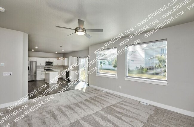 Photo - 670 SE Drumlin Dr