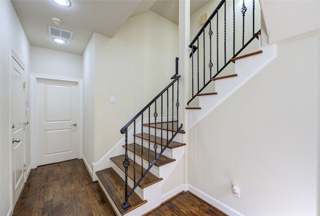 Photo - 5813 Washington Ave