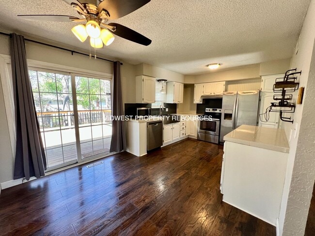 Photo - Beautiful home, conveniently located in Bl...