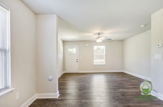 Photo - 107 Sitton Dr