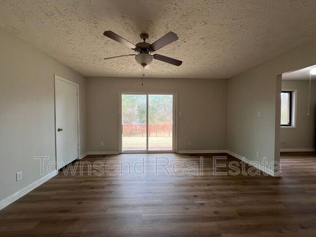 Photo - 836 Muskegon Dr