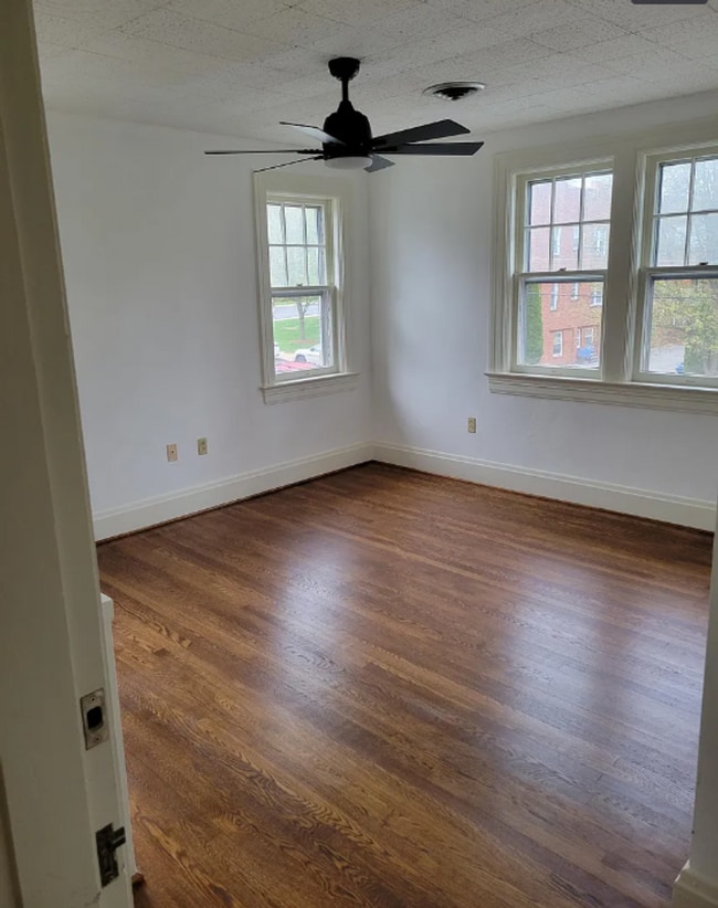 Building Photo - 423 W Cork St Unit B