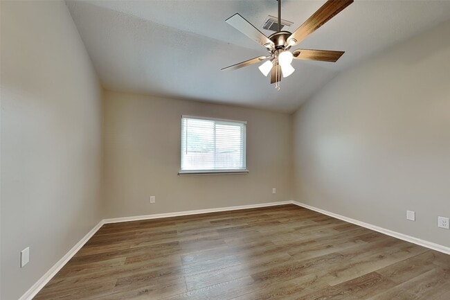 Photo - 28826 Stapleford St